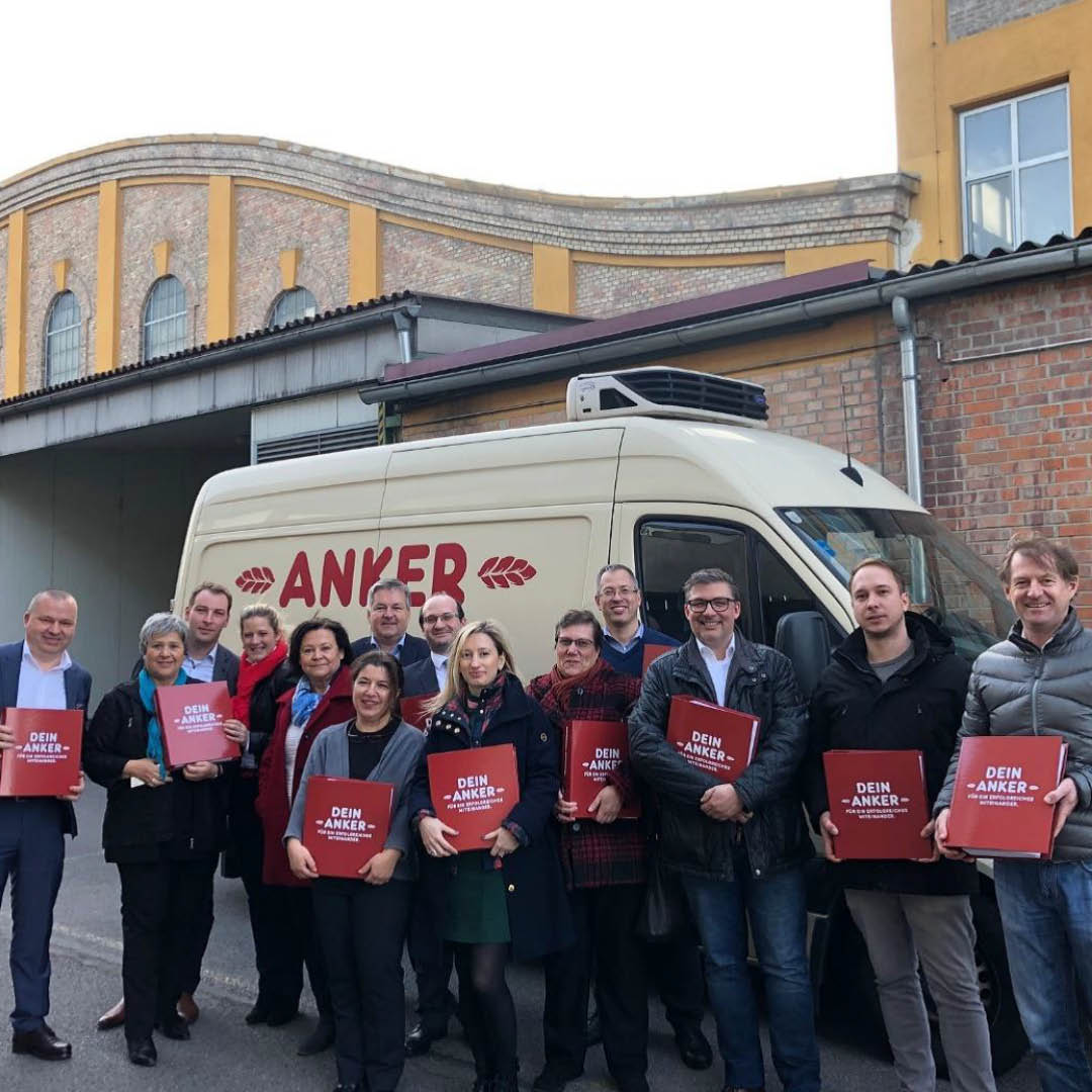 Franchise-Handbuchübergabe beim Auftaktmeeting 2020!