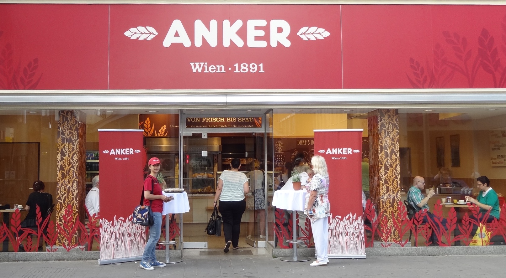 ANKER baut um