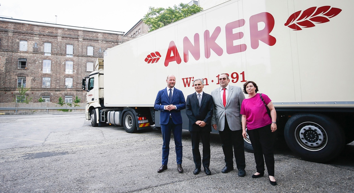 Bundeskanzler Werner Faymann besucht Ankerbrot